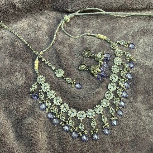 Elegant Silver Floral Necklace Set - Picture 4 of 4